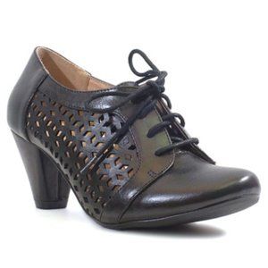 Chelsea Crew vintage-style pumps size 38 (6.5)